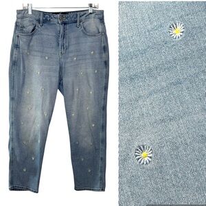 Hollister Ultra High-Rise Mom Jean embroidered daisies novelty print size 15S 32